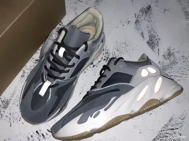 'Magnet' Boost Yeezy 700 FV9922 Adidas v2 0503